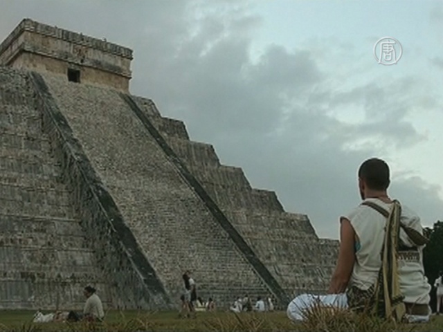 Под пирамидой майя обнаружили провал с водой