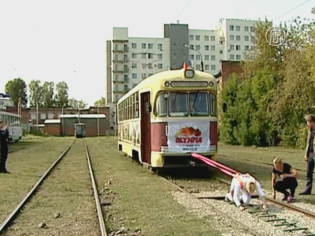 Россиянка протащила 17-тонный трамвай
