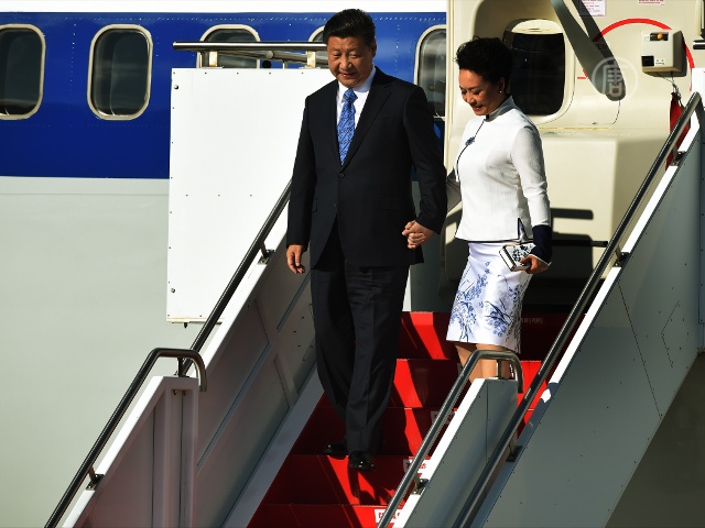 Глава Китая начал недельный визит в США