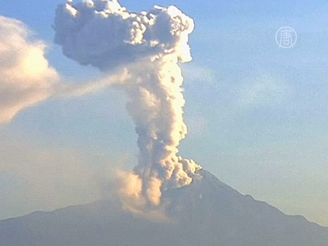Вулкан Колима снова напугал мексиканцев