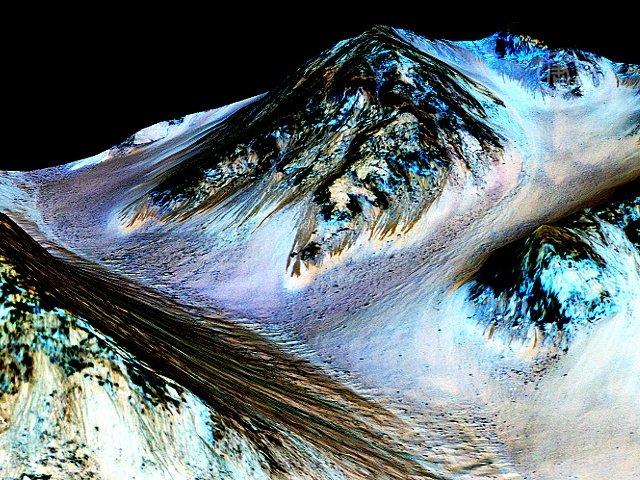 Учёные НАСА обнаружили на Марсе жидкую воду