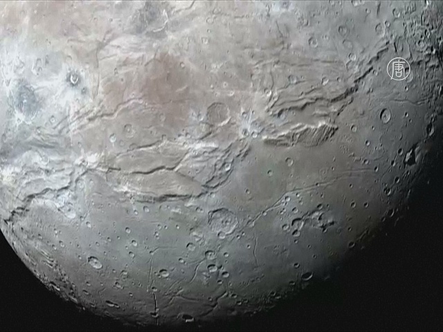 На спутнике Плутона разглядели гигантский каньон