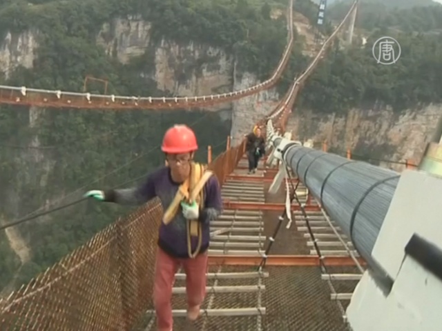 Еще один стеклянный мост-рекордсмен строят в КНР