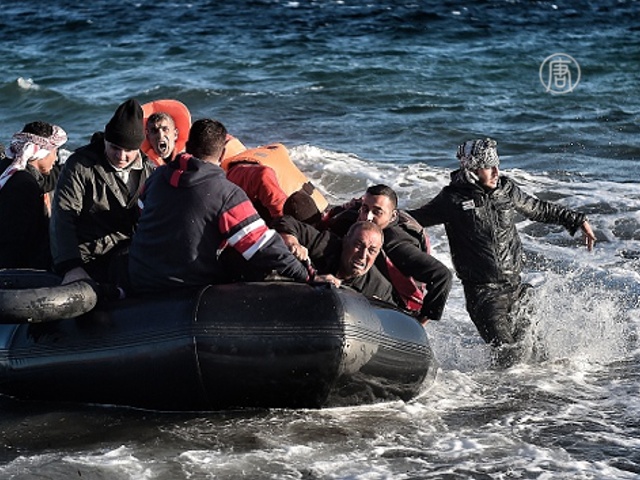 У берегов Греции спасли 242 мигранта, 3 погибли