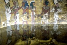 В Египте ради туристов распечатывают гробницы