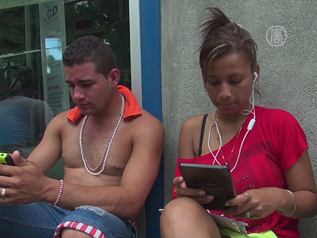 Кубинским мигрантам помогают технологии
