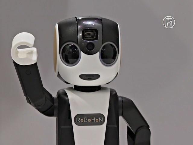 Токио: роботы-смартфоны и танцующие андроиды
