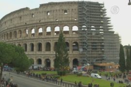 Туроператоры протестуют на стенах Колизея