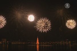Плавучая рождественская ёлка зажглась в Рио