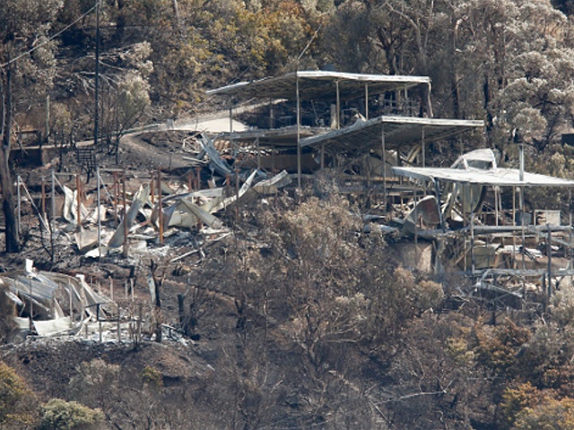 Лесной пожар в Австралии уничтожил более 100 домов