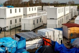 Кале: открыт первый лагерь для беженцев