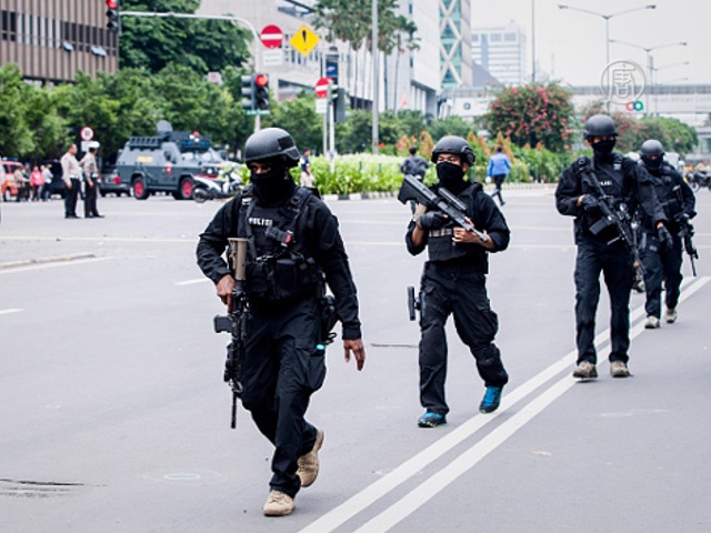 Теракт в Джакарте: первые аресты подозреваемых