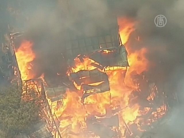 Лесные пожары в Австралии продолжают жечь дома