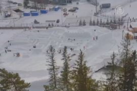 В Польше строят огромный снежный лабиринт