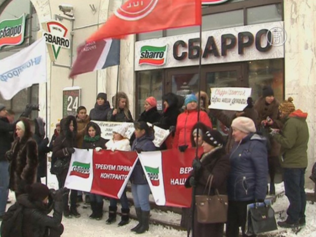 Москва: протесты у банков и ресторана