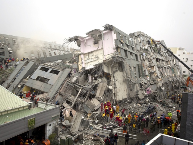Землетрясение на Тайване: обрушилось 8 зданий
