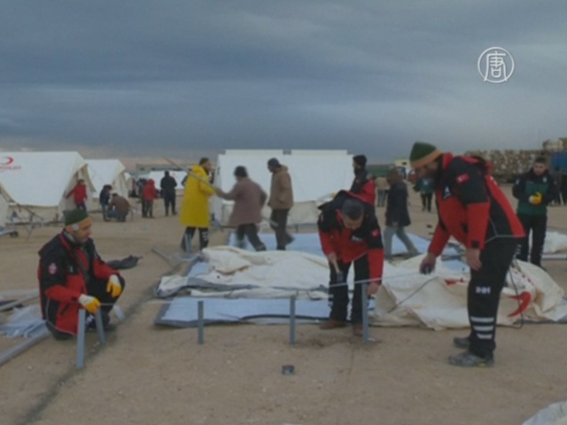 Турция устанавливает палатки в Сирии вдоль границы