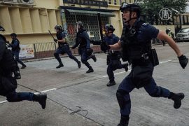Гонконг: стычки уличных торговцев с полицией