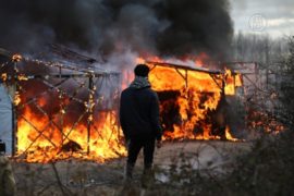 Снос лагеря в Кале: слезоточивый газ и пожар