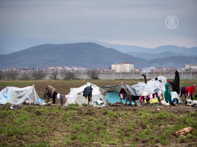 Новые лагеря беженцев растут в Греции
