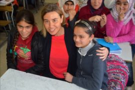 Могерини побывала у сирийских беженцев в Ливане