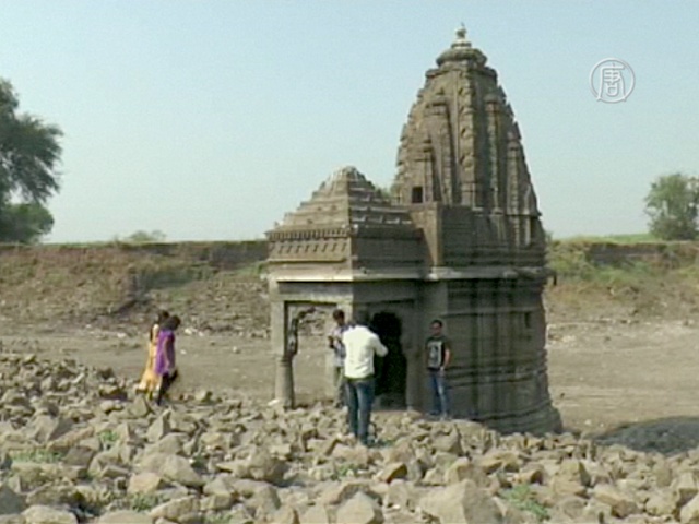 Засуха в Индии обнажила древние храмы