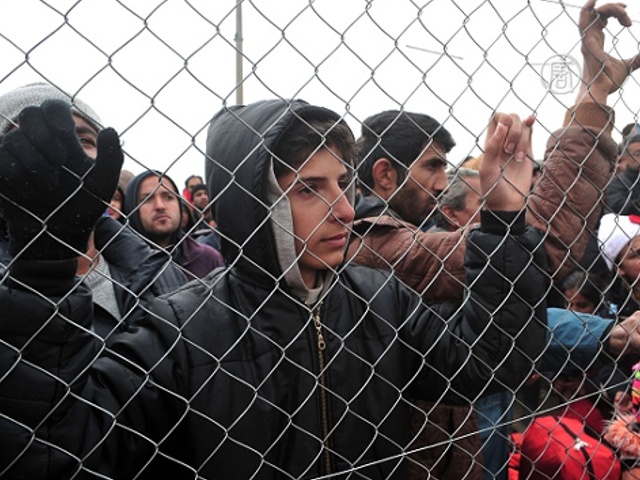Мигранты из-за слухов боятся уйти из Идомени