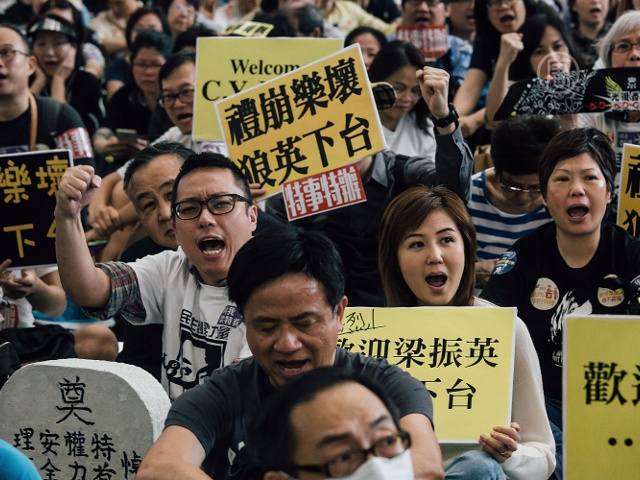 Дочь главы Гонконга разгневала общественность