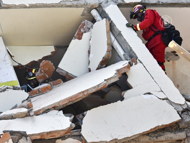 Число жертв землетрясения в Эквадоре превысило 400