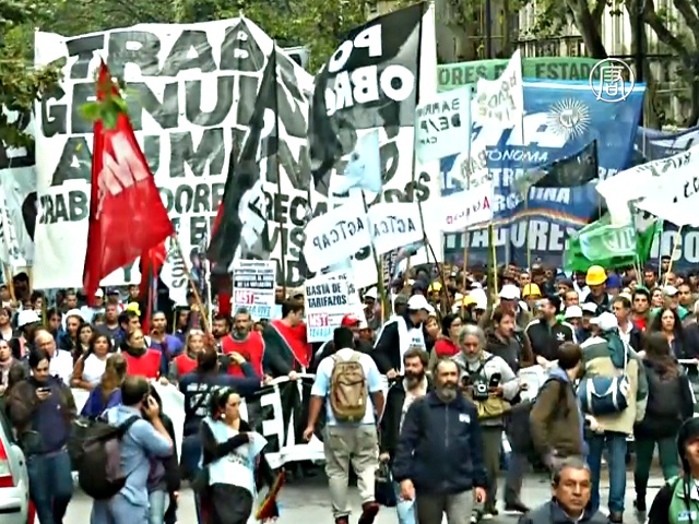 Массовые увольнения вызвали протест аргентинцев