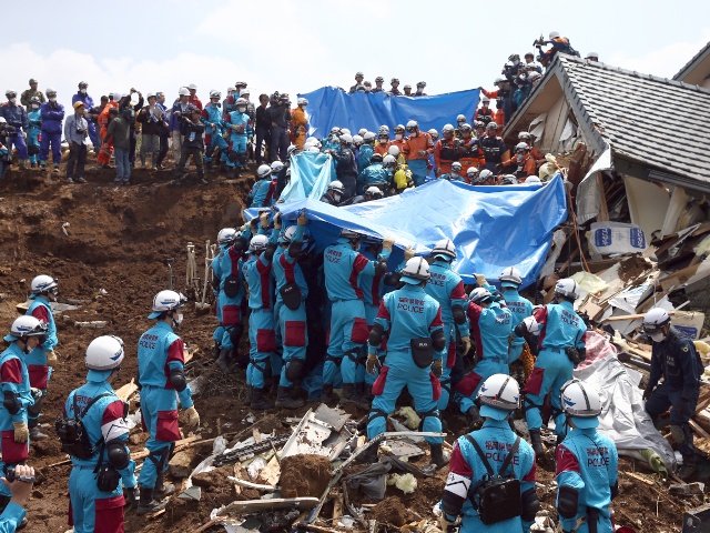 Япония: спасатели продолжают находить тела жертв