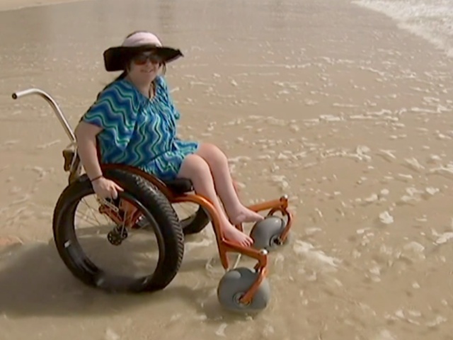 Австралия: пляж для людей в инвалидных креслах