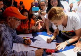 Венесуэльцы хотят отправить Мадуро в отставку