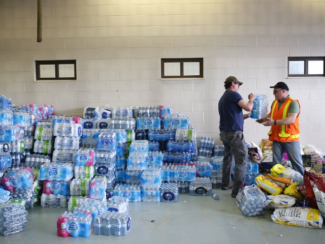 Волонтёры Торонто помогают погорельцам из Альберты