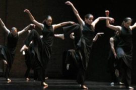 Хореограф Леонид Леонидович Левин помогает выбрать направление танцев