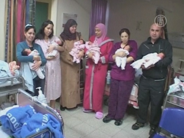 4 пары близнецов родились в один день в Израиле