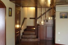 Деревянные лестницы для загородного дома