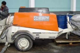 Заливку пола лучше доверить профессионалам