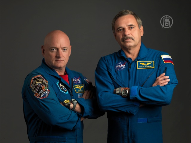 Космонавты из США и России проведут на МКС год