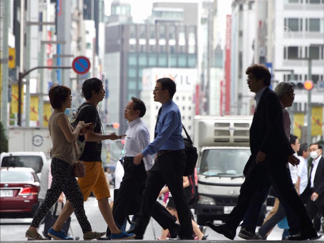 Японский министр призывает пустить иммигрантов